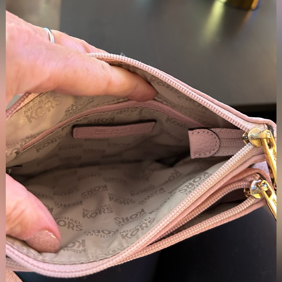 EUC Michael Kors PINK Pebble Crossbody - Picture 4 of 7